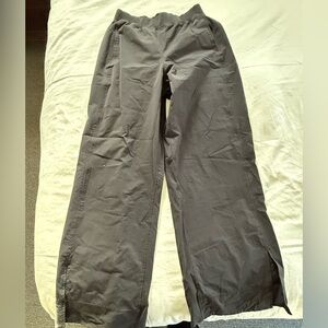 Black LULULEMON Wide-Leg Pants. SIZE 6. Great for golf games